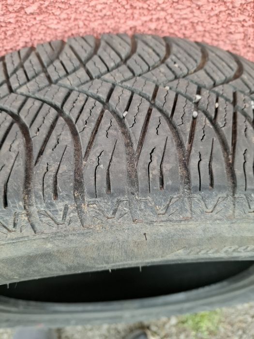 Vând 4 cauciucuri M+S (vară-iarnă))s