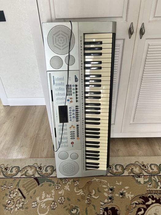 Продам синтизатор рабочий почки не играли