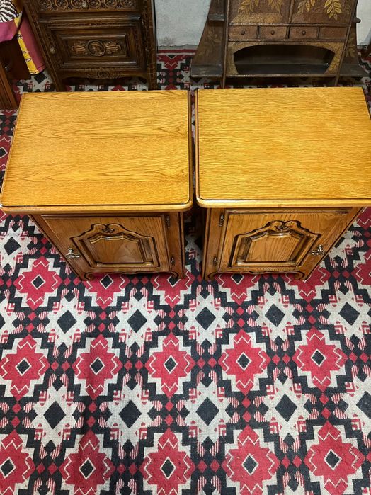 Масивни нощни шкафчета