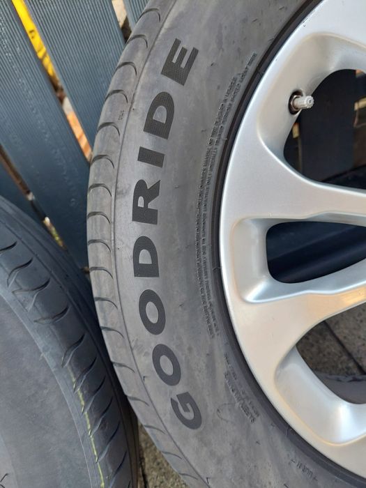 Jante aliaj Mercedes pe 17,5×112, cauciucuri de vara 215 60 17