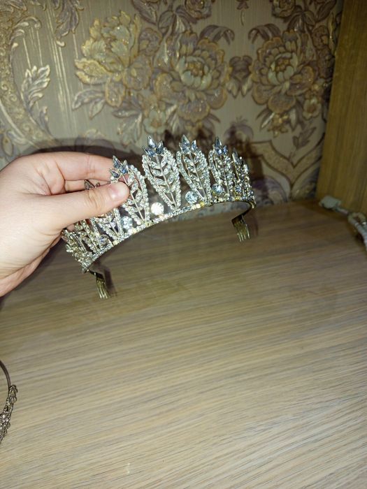 Kumushrang diadema toj