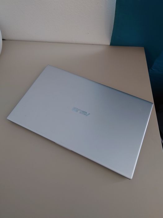 Asus Vivibook 17. Ryzen 5.. SSD + 1 Tera.. 17,3 inch