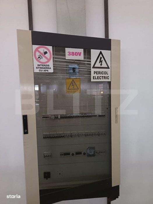 Cladire birouri , hala de productie, spatii depozitare, parcare si ter