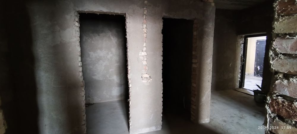 Karobka dom. Kv=4.3 ml/sum Qarshi shahrini markazidan 73 m² + balkon