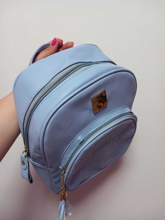 Светло синя раница