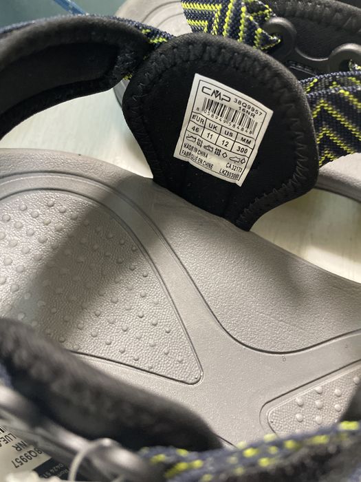 Чисто нови сандали номер 46