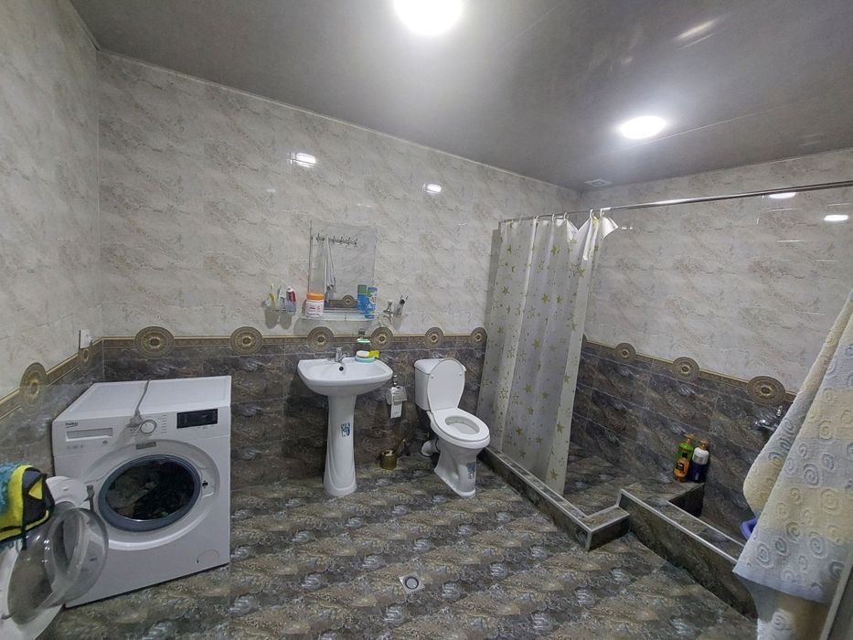 Uy sotiladi 8 sotih 6ta xona 1ta Ishxona 2ra sanuzel