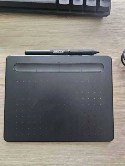 Графичен таблет Wacom Intuos S в много добро състояние