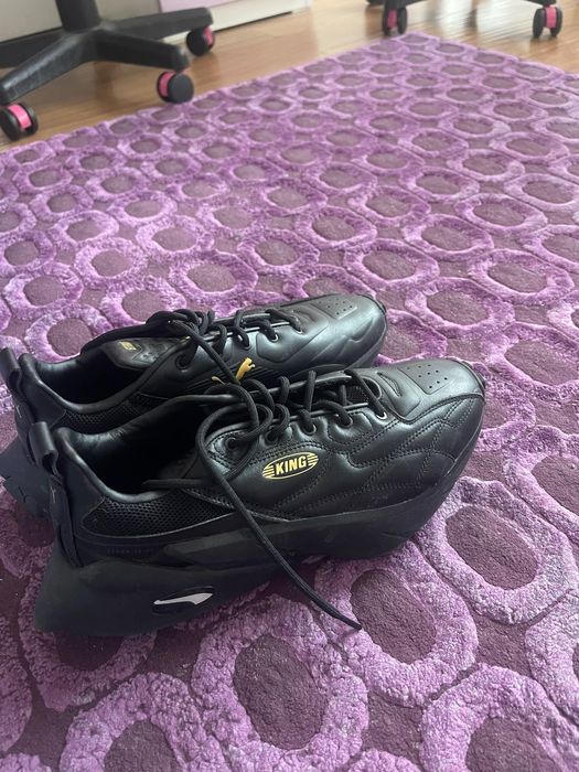 Обувки на марката Puma