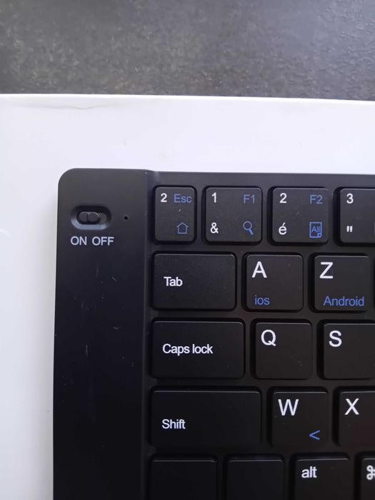 Vând tastatura atașabilă laptop