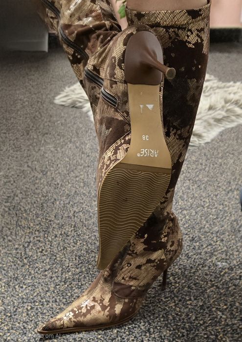 Елегантни ботуши ARISE