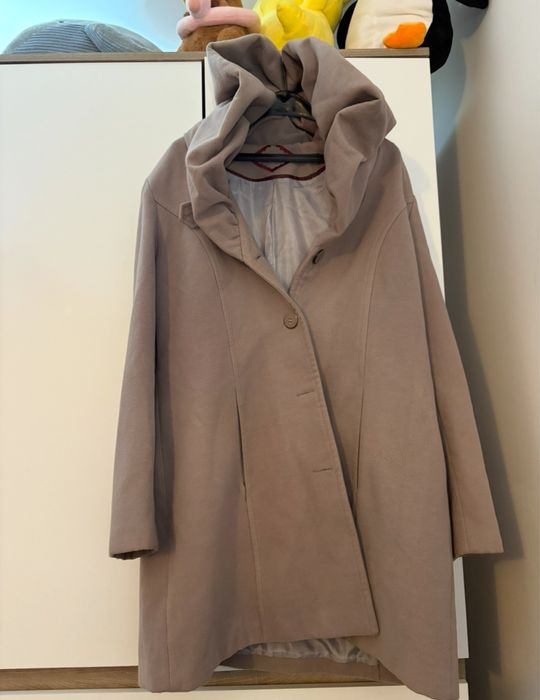 Продавам палто с качулка