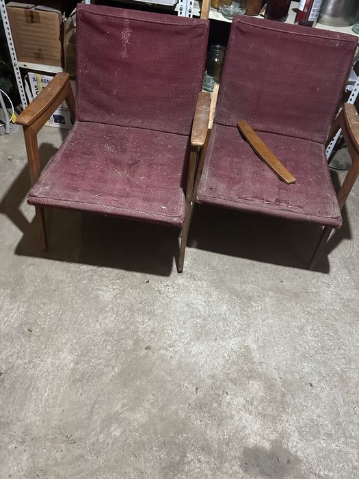 Продается стол и стулья.