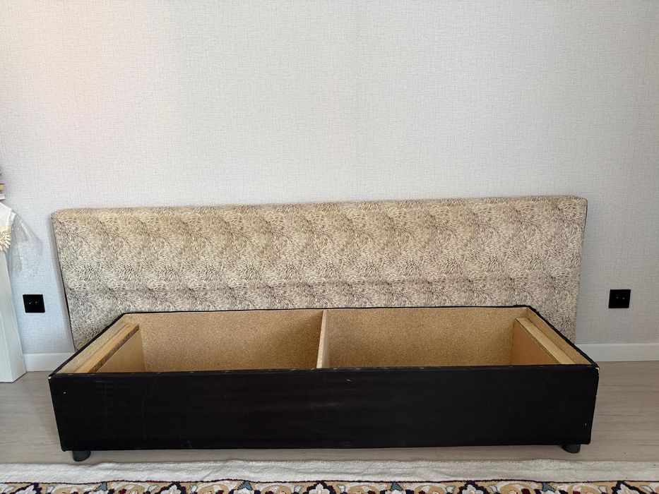 ДИВАН Б/У белый