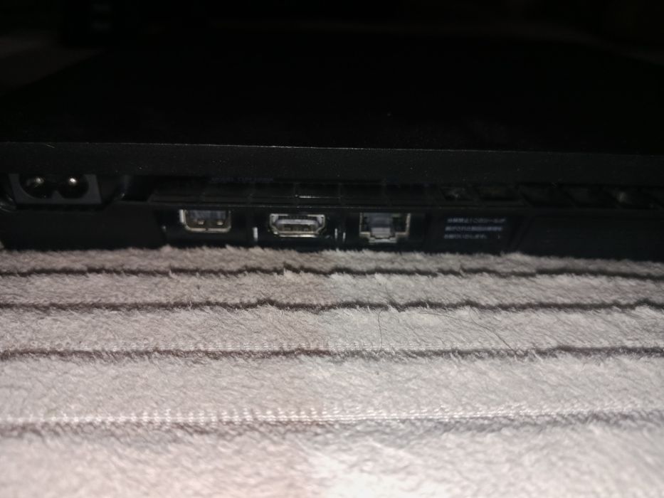Продам PlayStation4 Slim