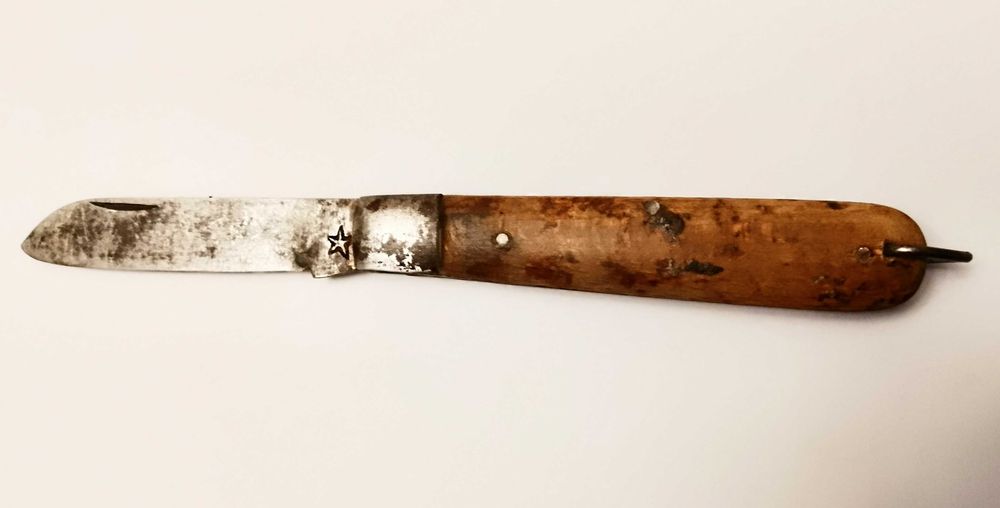 Винтидж.Много стар сгъваем нож от войната.С маркировка.