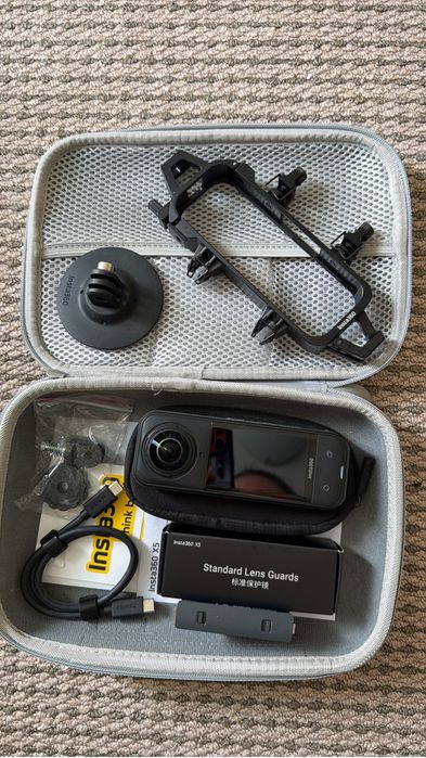 Insta360 X5 и аксесоари