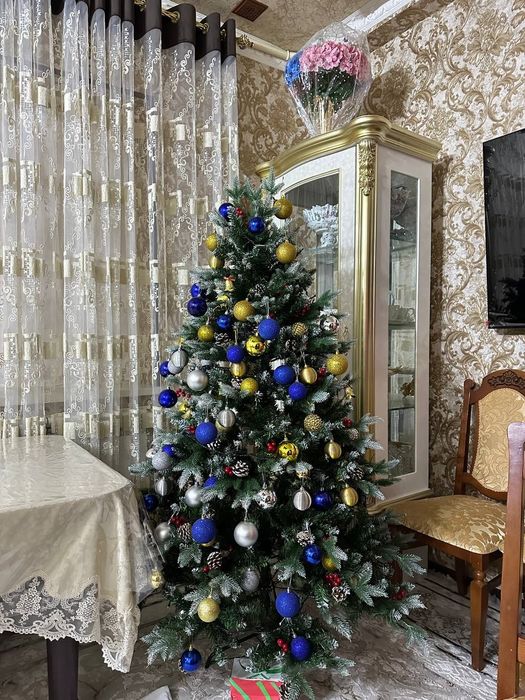 Ёлка, большого размера