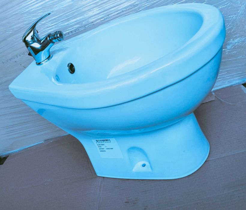 Bideu ceramic nou alb cu baterie și scurgere incluse, obiect sanitar baie, bideu baie modern, calitate premium, 0740616525
