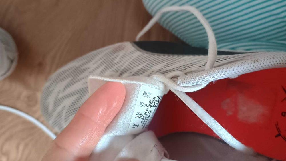 Vând crampoane Puma evoSPEED, ideale pentru fotbal