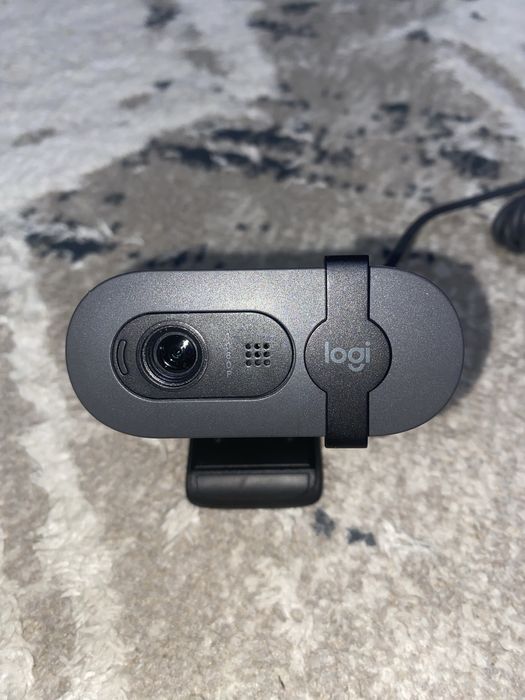 Продам вебкамеру logitech brio 100