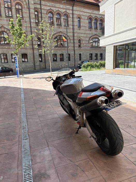 Aprilia rsv 1000rr