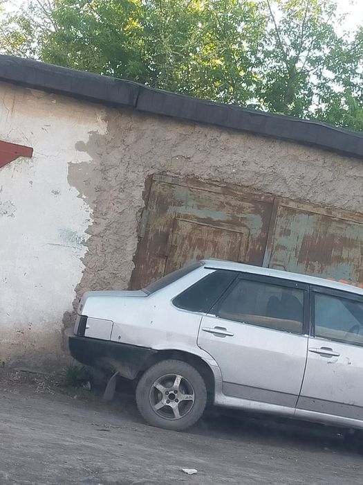 Продаю 21099,девять девять в моде,а так для первой машины топ.