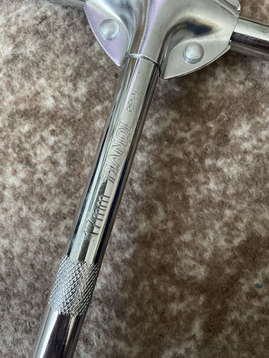 Ключ балоный, буксировочный трос