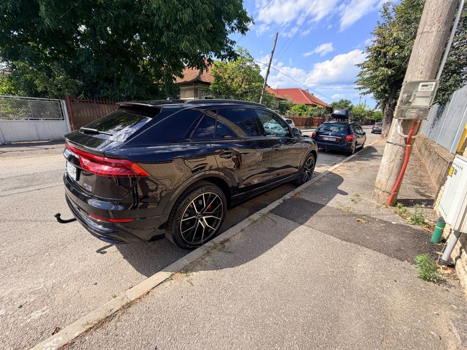Audi Q8 S-line Black Edition