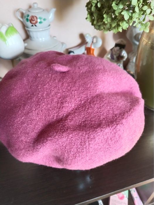 Продам берет новый