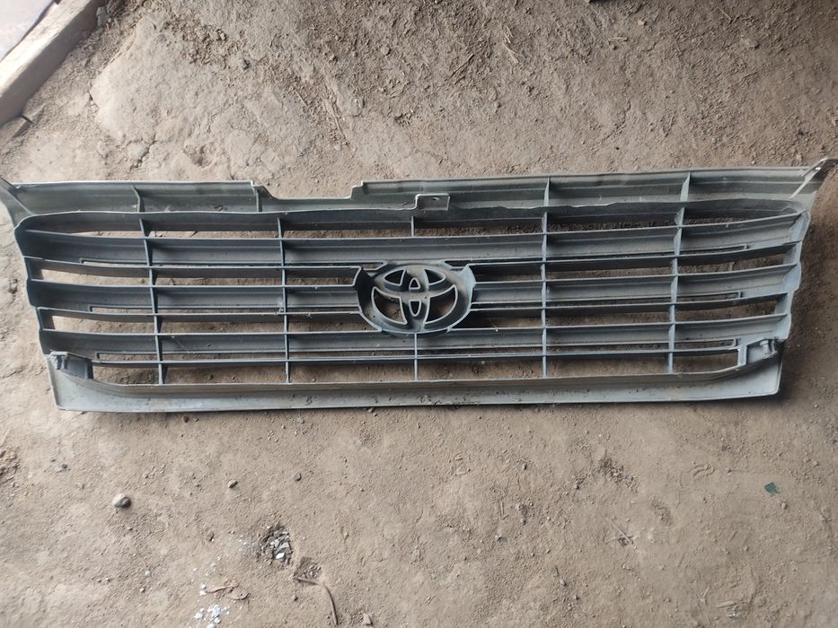 Продам решетку радиатора Тойота Ленд Крузер