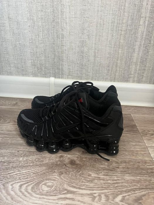 Продам кроссовки NIKE shox