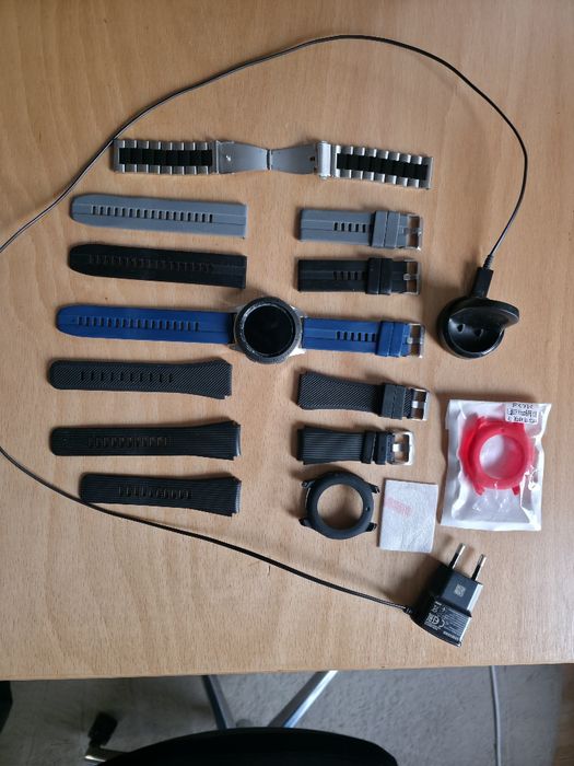 Samsung Galaxy Watch 46мм 6 силиконови каишка, 1 метална, 3 протектора