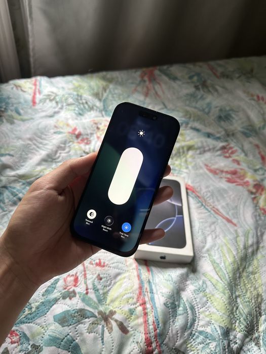 Продаю iPhone 16 Pro в отличном состояние