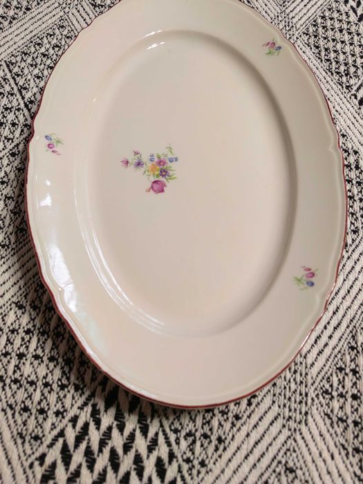 Овално порцеланово плато