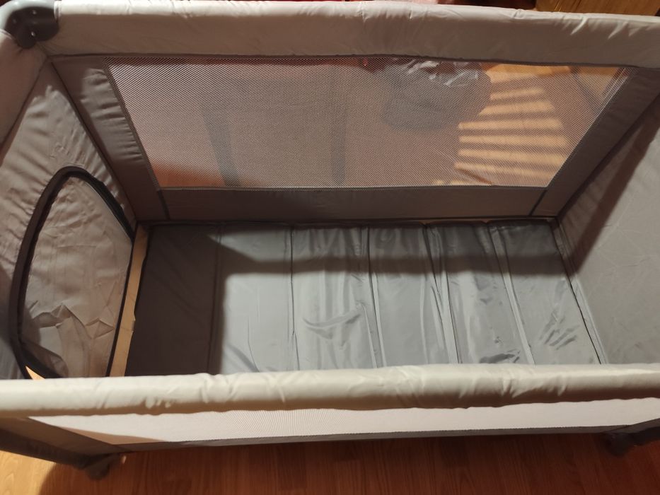 Чисто нова кошара и подарък корито