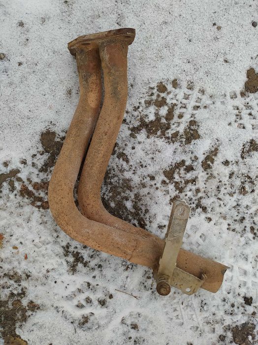 Продам приёмную трубу Ауди B4 2.0