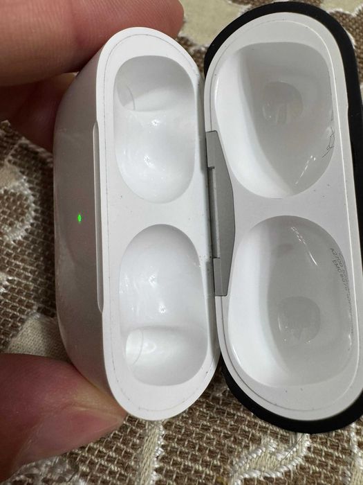 Продам оригинальные airpods pro 2 с lighting