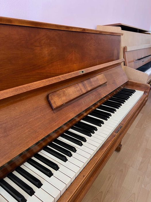 Немско акустично пиано FEURICH