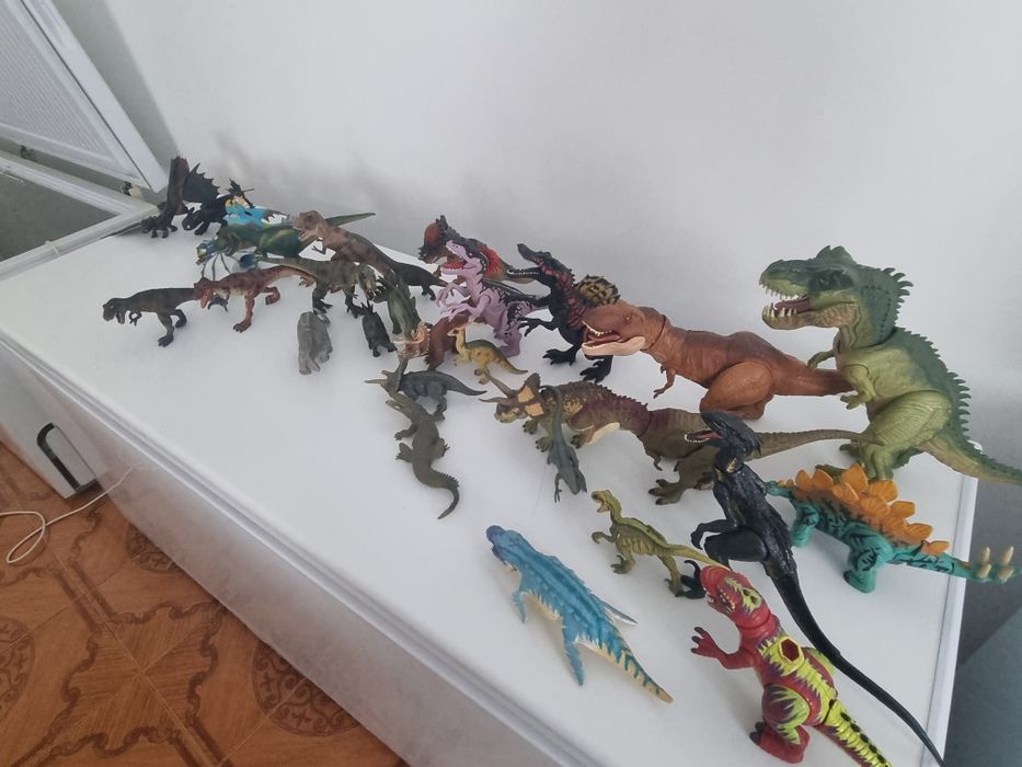 Продам коллекцию динозавров