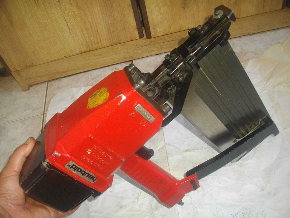 Пневматичен Такер Промишлен HALBOUD Ел.Ножица реже ламарина 2,5мм AEG