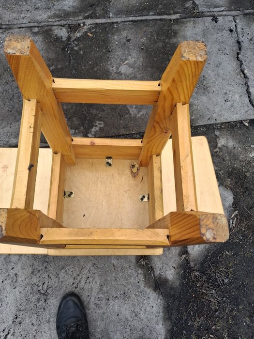 Продам 3 новые табурета. Очень крепкие .