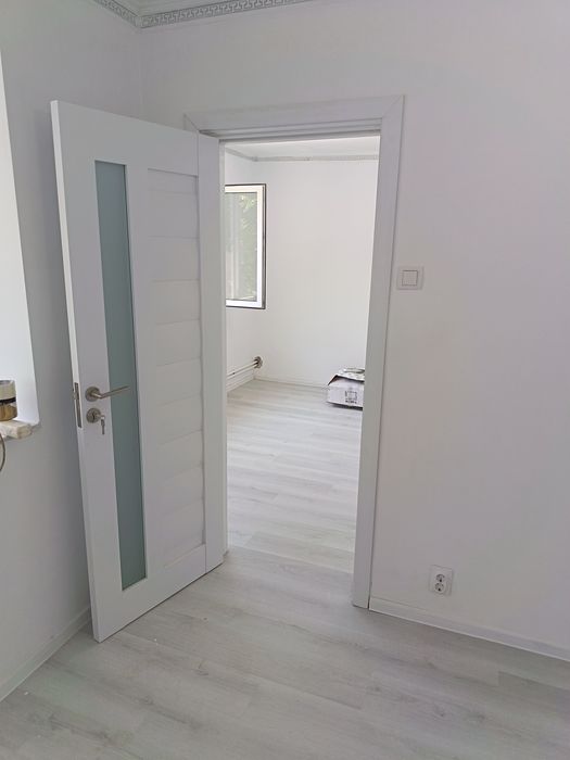 Vînd apartament 3 camere semidecomandat