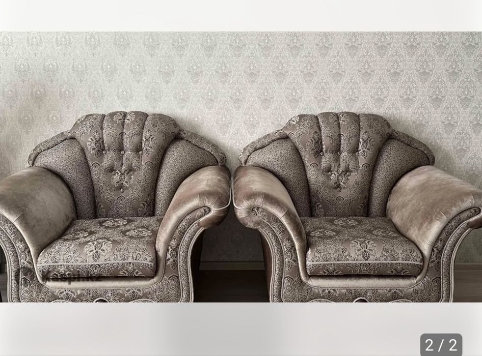 Диван екі креслосымен