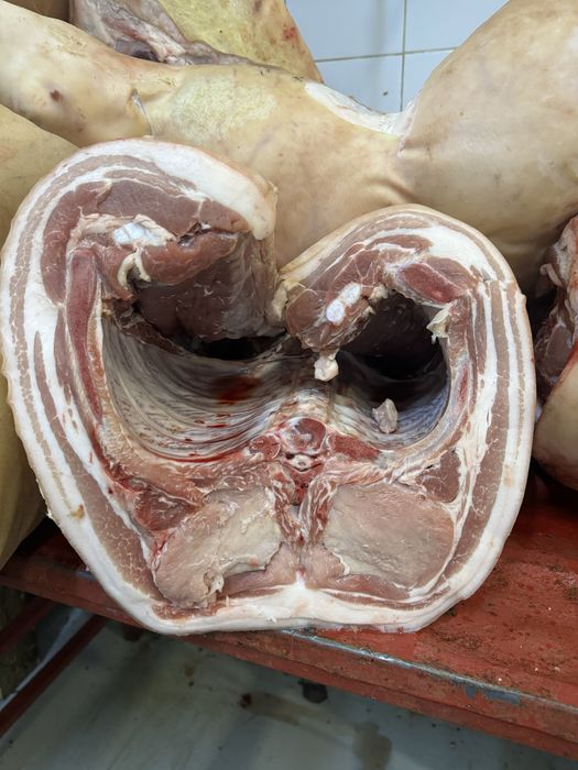 Мясо свинина тушами