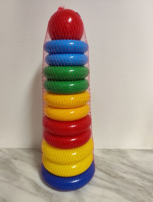 Пирамида с рингове