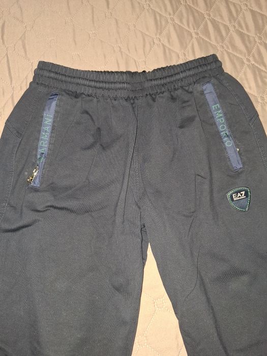 Екип Emporio Armani