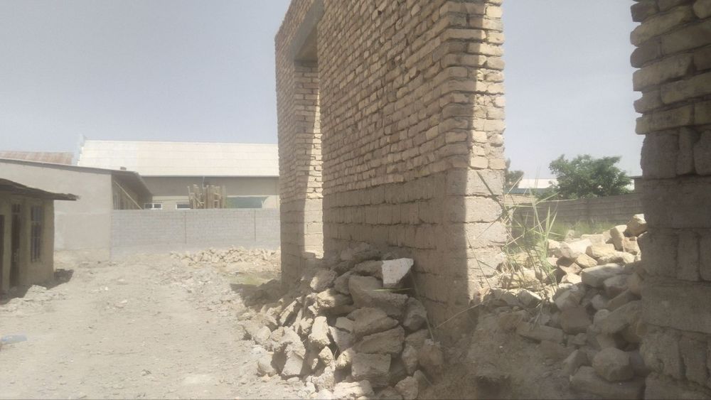 Uy sotiladi 6 sotix yangi bogʻda joylashgan  2.20 fundament quyilgan