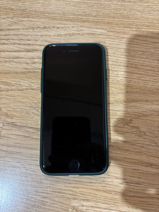 Телефон IPhone 8