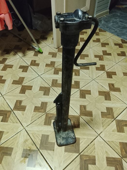 Домкрат винтовой